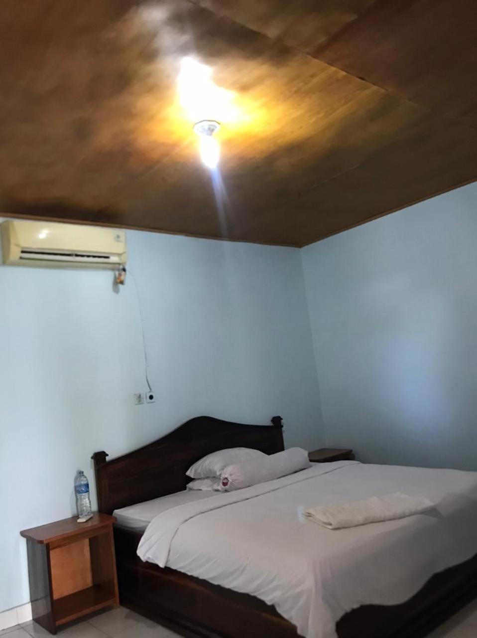 Kurnia Family Homestay & Restaurant! Huu Exterior photo
